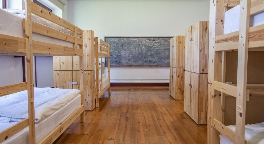 Loriga Hostel