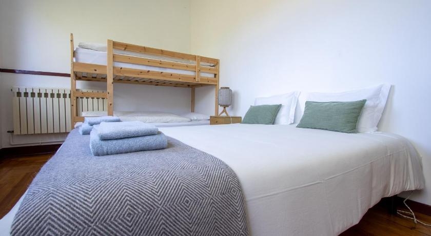 Loriga Hostel